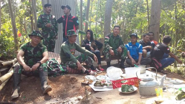 Keakraban Satgas Dengan Anak Club Motor